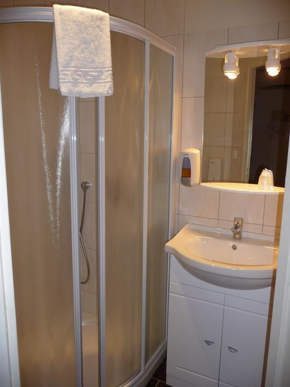 La Godiniere Hotel Cholet Bagian luar foto
