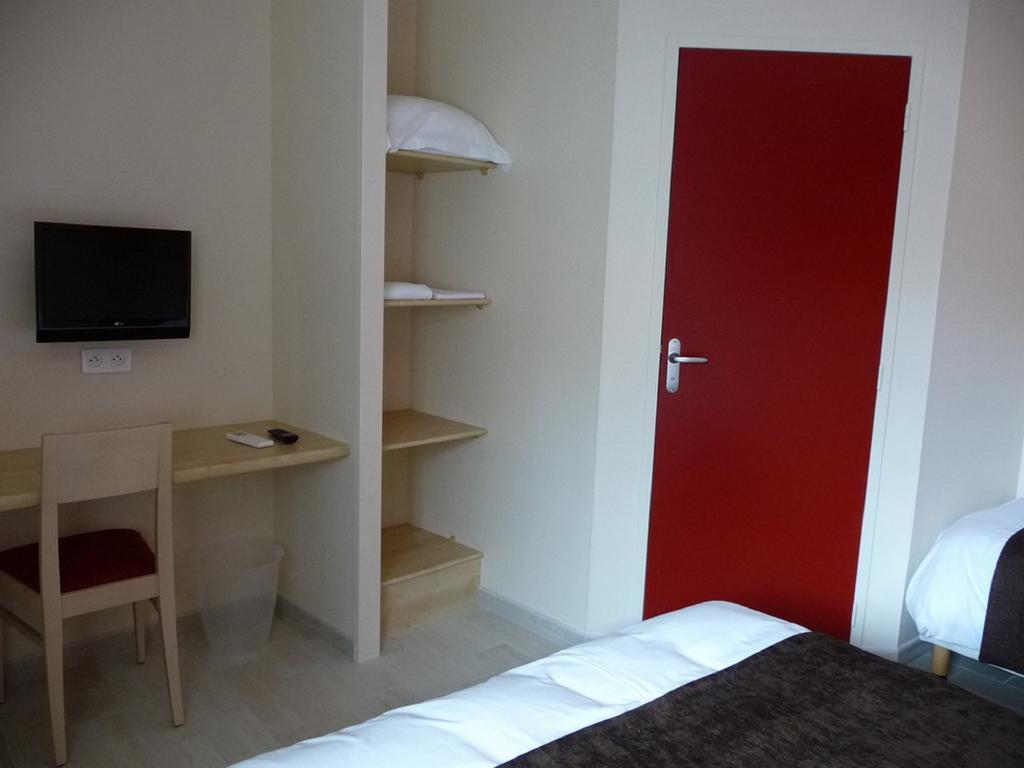 La Godiniere Hotel Cholet Bagian luar foto